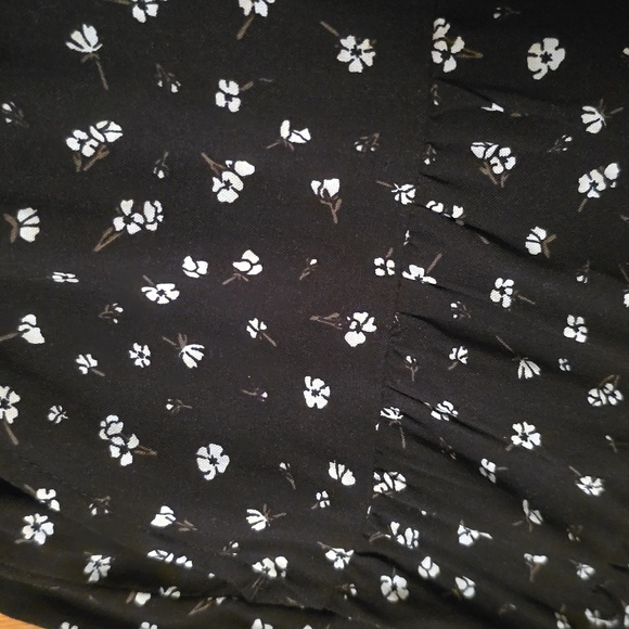 SO BRAND WOMENS JUNIOR SIZE BLACK FLORAL SOFT SHORTS HIGH RISE SIZE XS - Picture 3 of 13